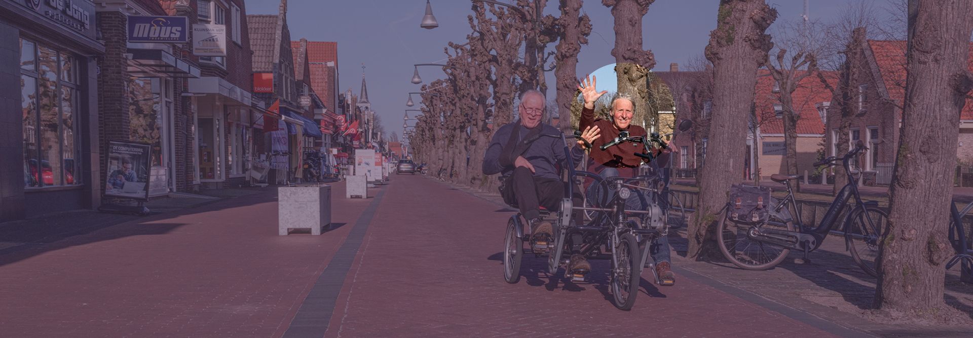 vrijwilliger en client op de duofiets